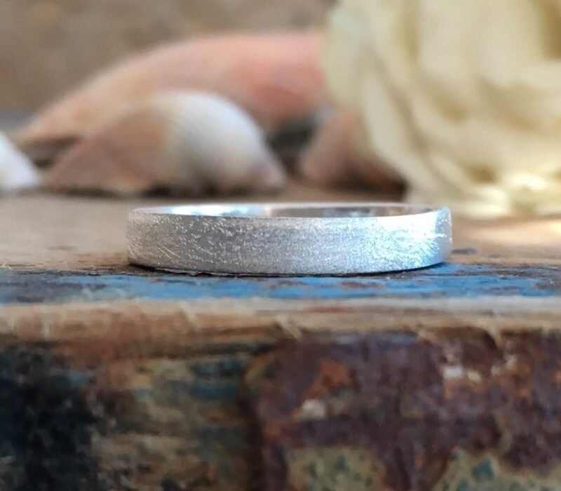band ring with a frosted finish