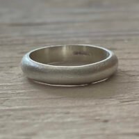 4mm D-shaped ring with frosted finish