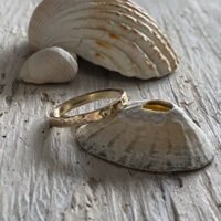Môr hammered gold ring 3mm width