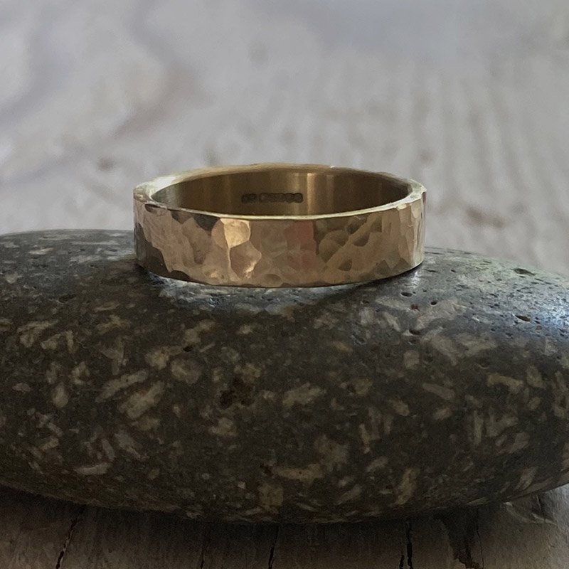 môr textured recycled gold wedding band