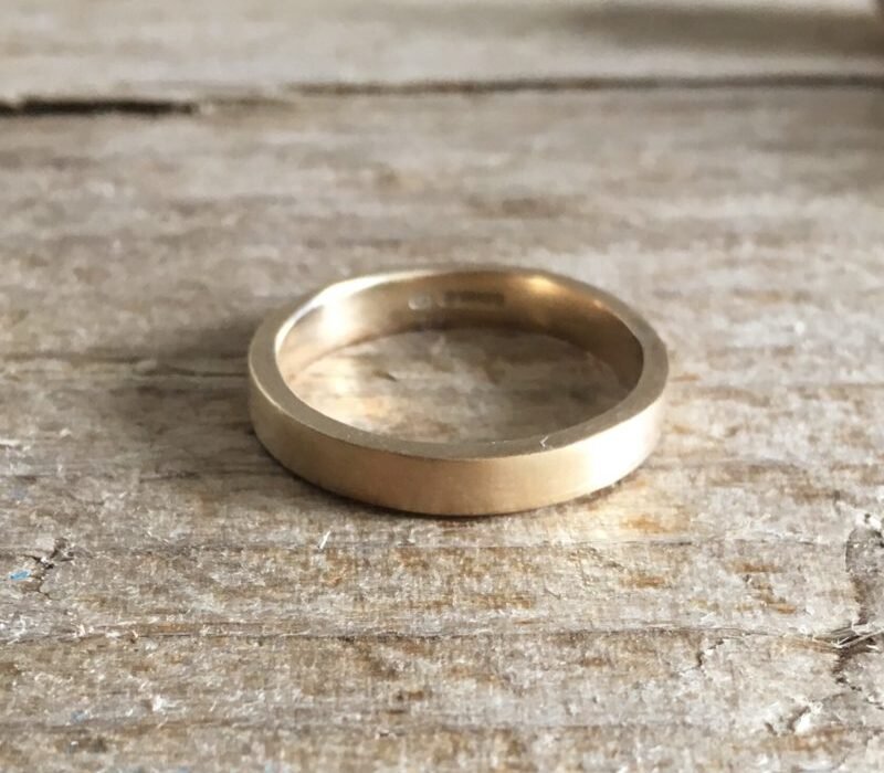 Awel recycled gold ring