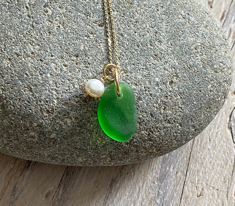 Green sea glass and freshwater peart pendant